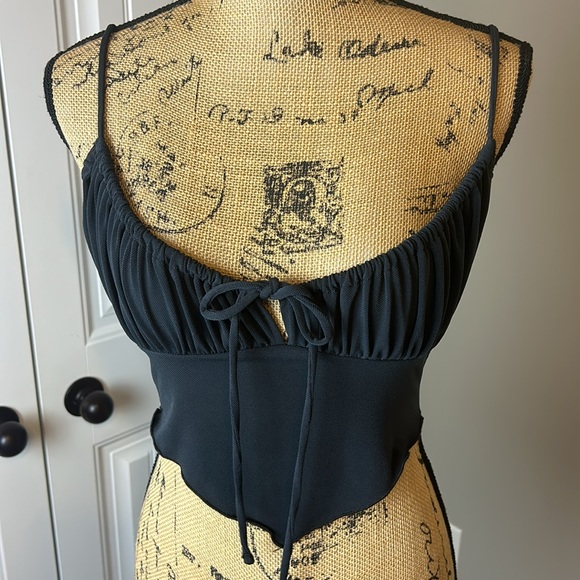 Urban Outfitters Crop top - Picture 2 of 6